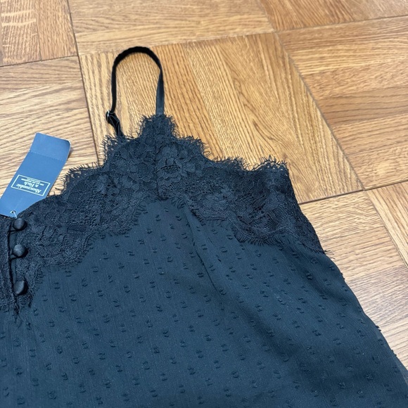 *NWT* Abercrombie & Fitch black lace embroidered dot camisole (size large) - Picture 4 of 6